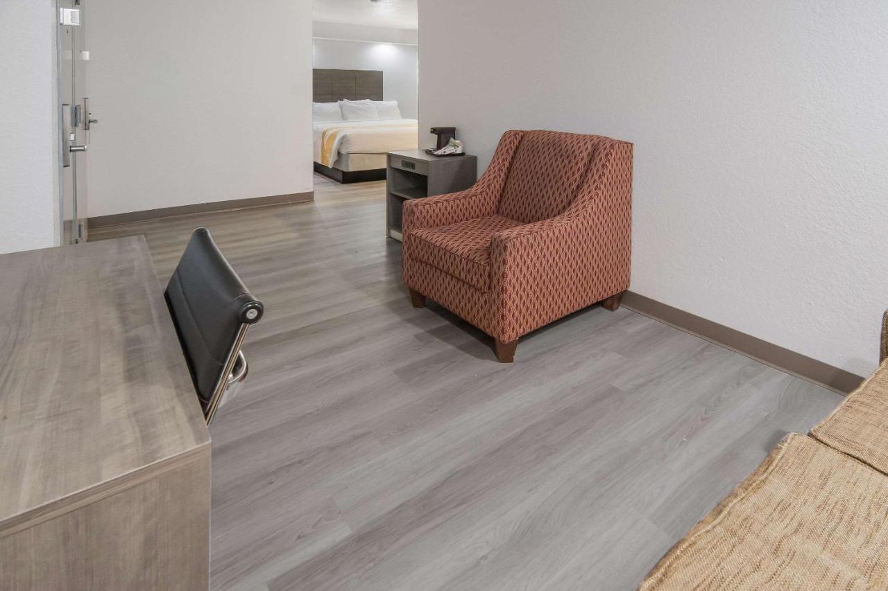 Quality Inn & Suites Richardson-Dallas Buitenkant foto